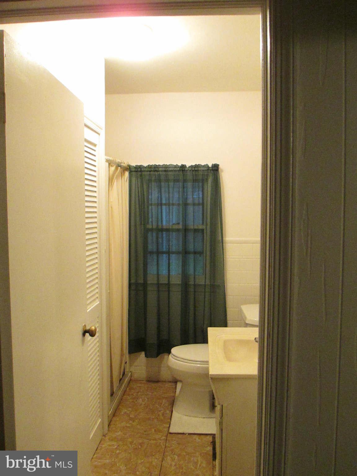 1605 Orlando Road Baltimore, MD 21234 - Photo 4 of 11 Bath