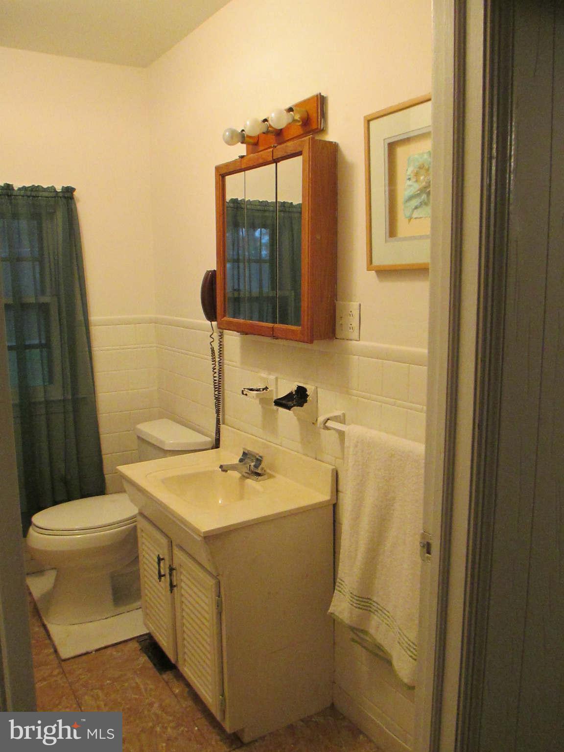 1605 Orlando Road Baltimore, MD 21234 - Photo 5 of 11 Bath