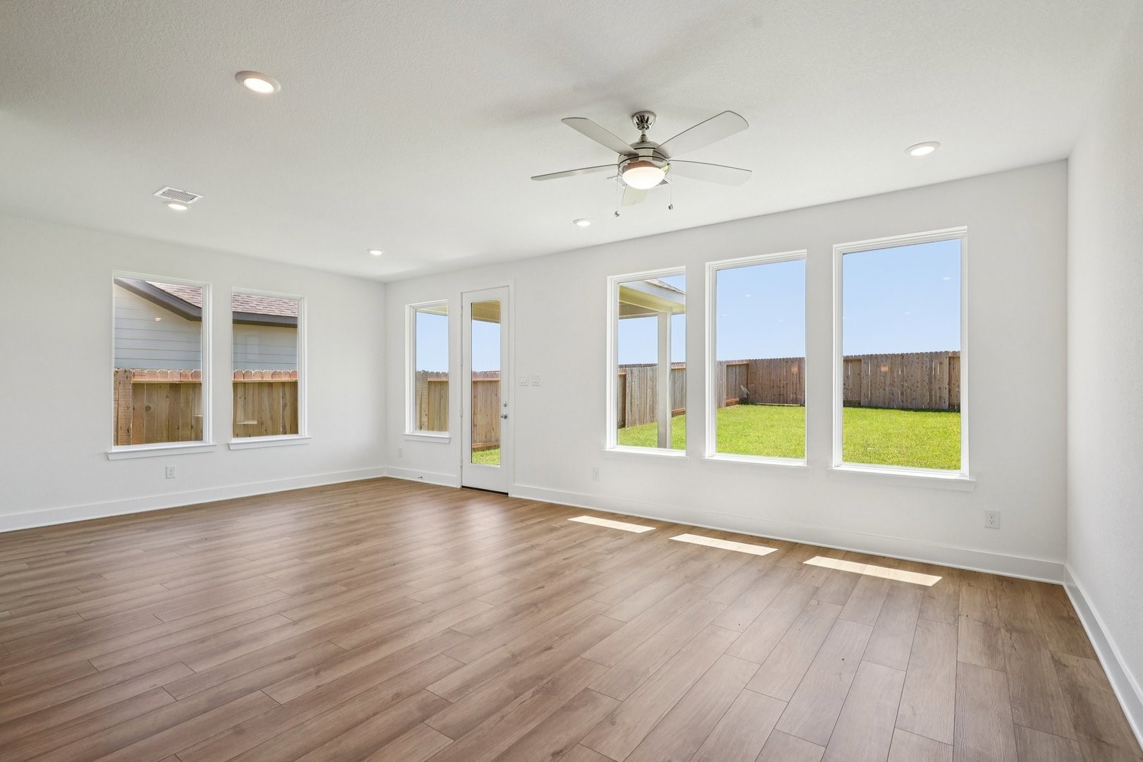 14459 Trumpet Lane Splendora, TX 77372 - Photo 6 of 25 Great Room