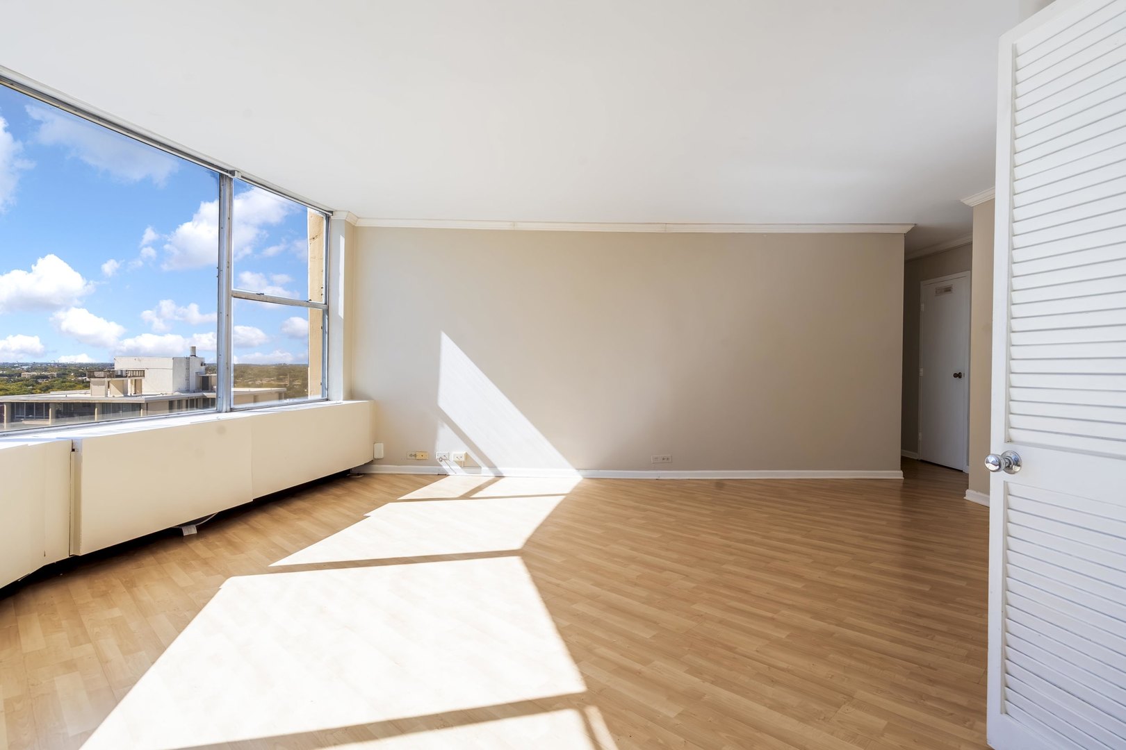 5757 North Sheridan Road, Unit 19D Chicago, IL 60660 - Photo 13 of 36 Gallery Image 13