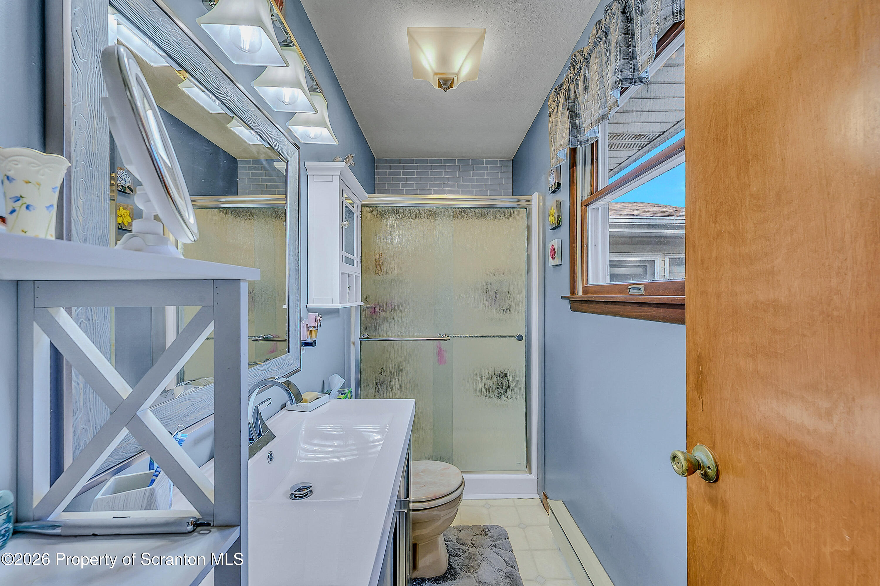 1735 Bulwer Street Scranton, PA 18504 - Photo 33 of 49 Primary Bathroom