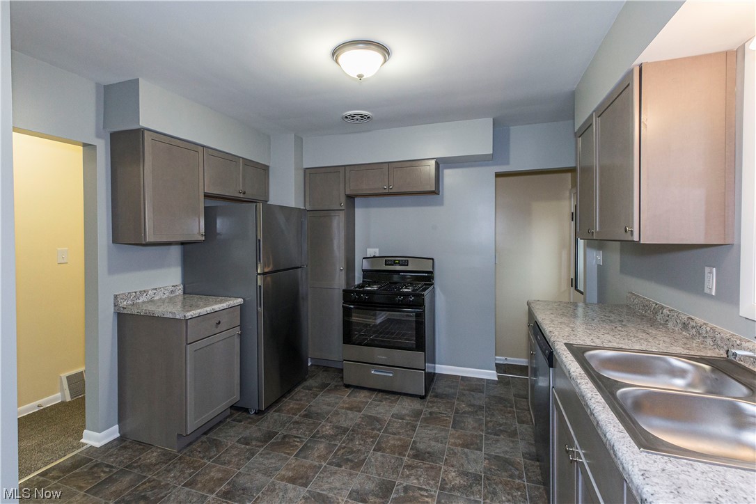 340 Hillman Road Akron, OH 44312 - Photo 10 of 31