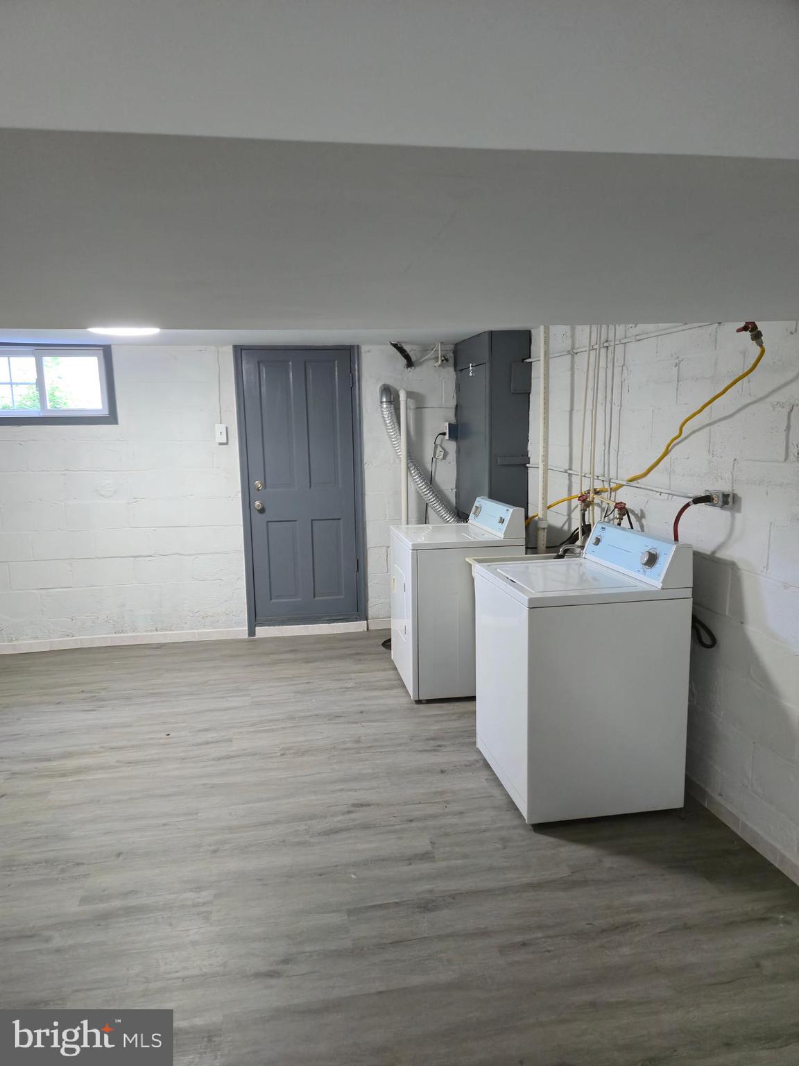 721 Roundview Road Baltimore, MD 21225 - Photo 13 of 30 a utility room with washer and dryer