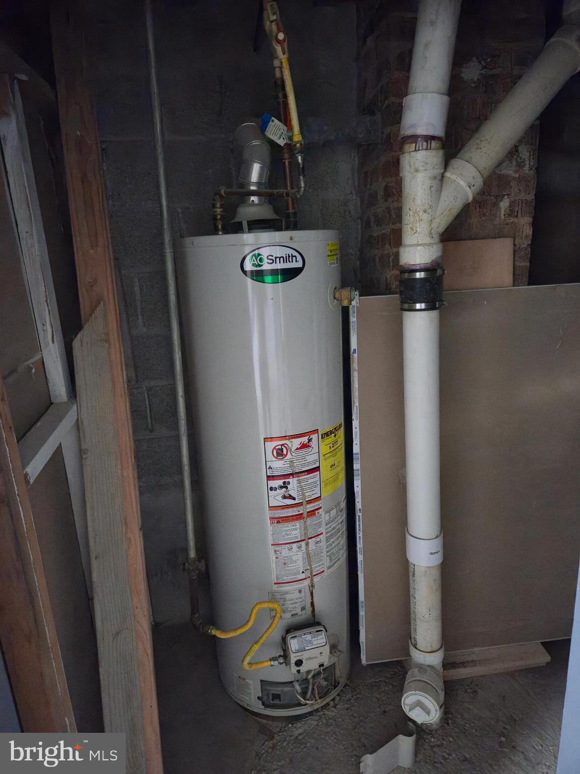 721 Roundview Road Baltimore, MD 21225 - Photo 14 of 30 a view of water heater room