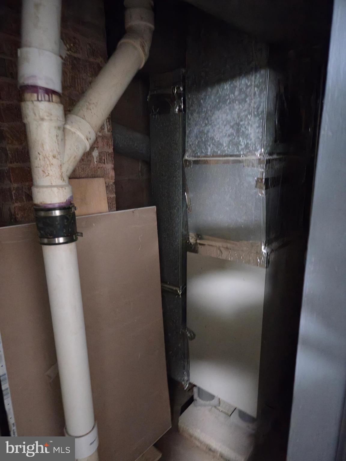 721 Roundview Road Baltimore, MD 21225 - Photo 15 of 30 a view of water heater room