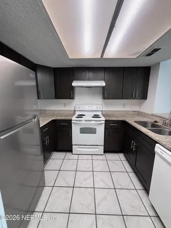 $2,150 | 221 6th Avenue South, Unit C, Jacksonville Beach, FL 32250