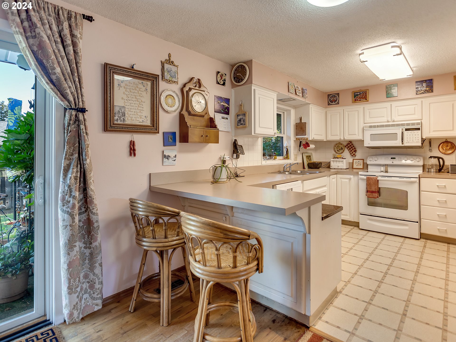 13035 Southwest Rita Drive Beaverton, OR 97005 - Photo 11 of 27 Kitchen