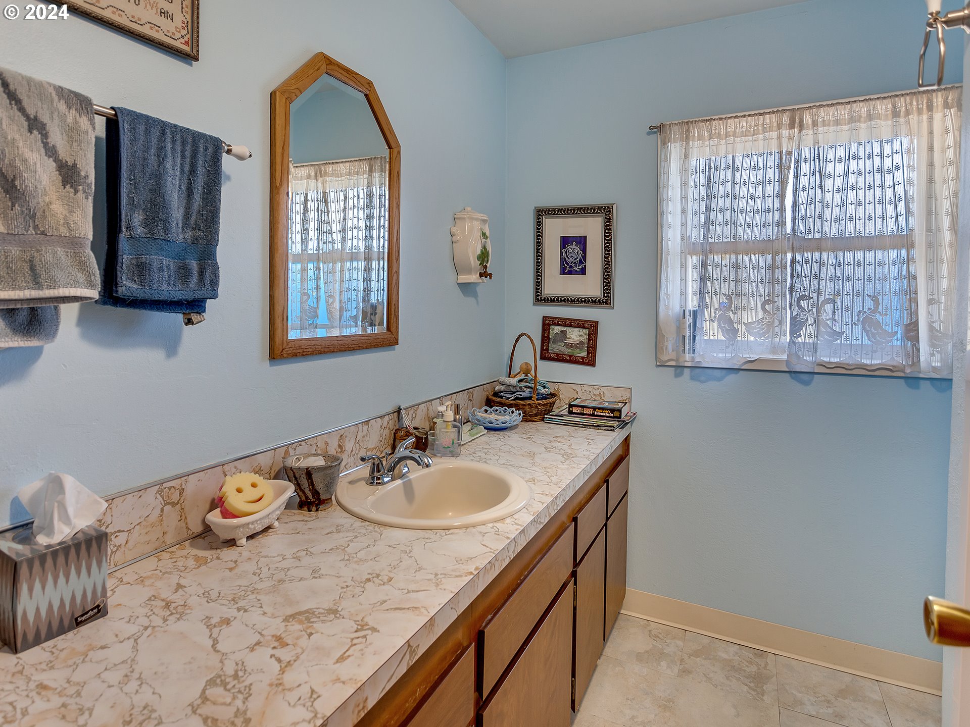 13035 Southwest Rita Drive Beaverton, OR 97005 - Photo 20 of 27 Bathroom