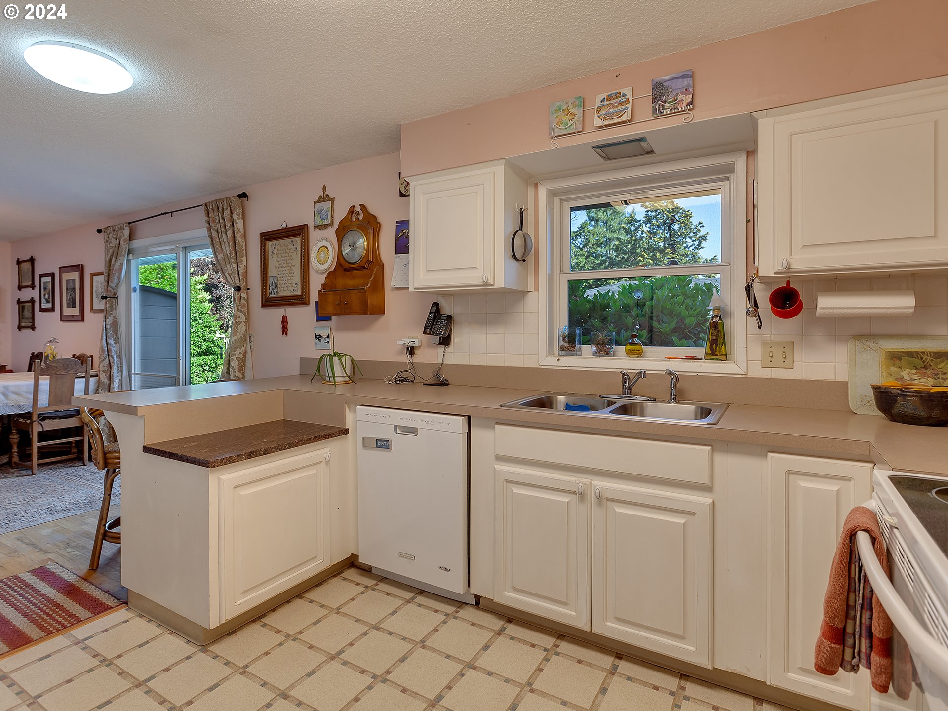 13035 Southwest Rita Drive Beaverton, OR 97005 - Photo 10 of 27 Kitchen