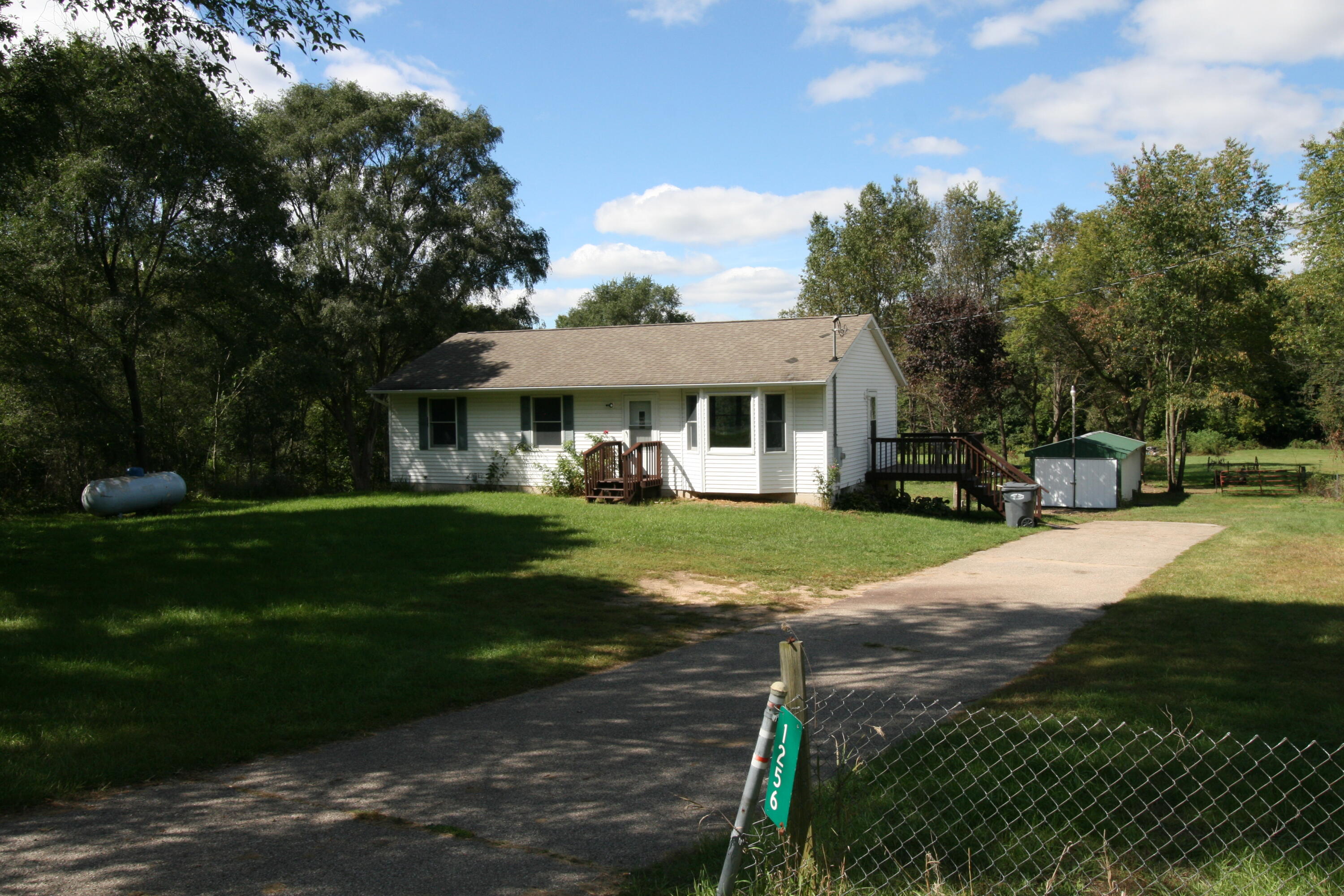 1256 Marsh Road Plainwell, MI 49080 - Photo 4 of 42 IMG_9678