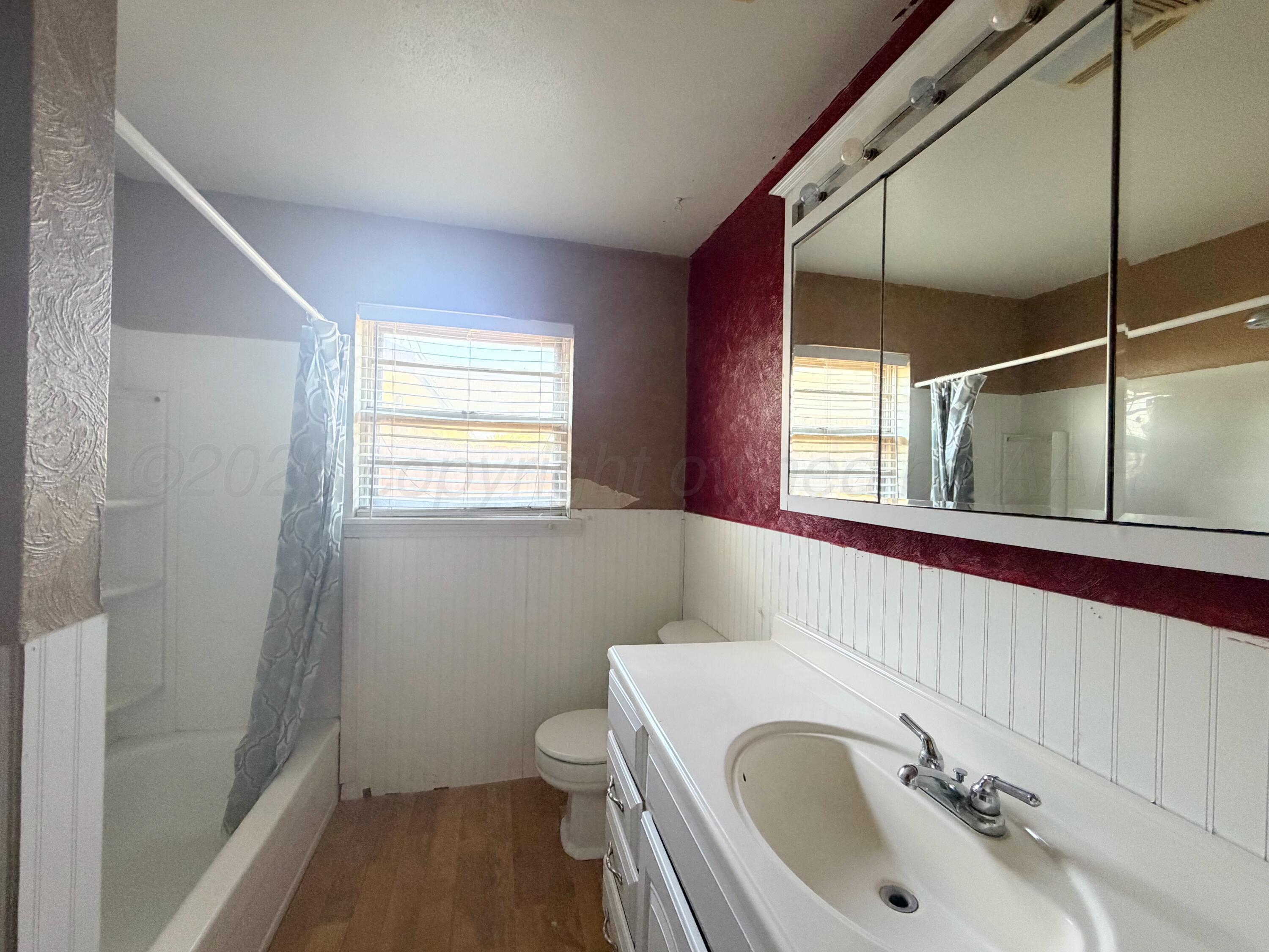 1010 Northwestern Street Perryton, TX 79070 - Photo 15 of 32 1010 NORTHWESTERN BATHROOM
