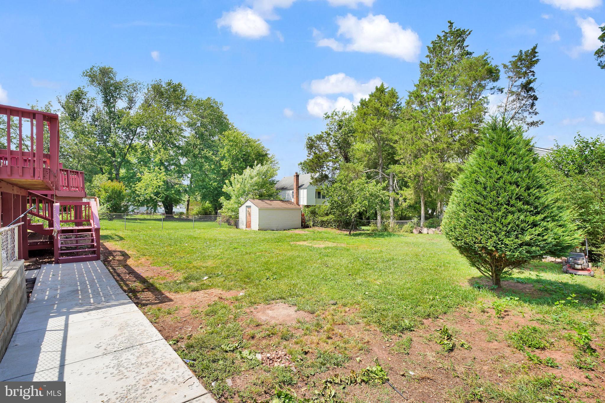 8613 Weems Road Manassas, VA 20110 - Photo 35 of 50 a view of a yard with plants