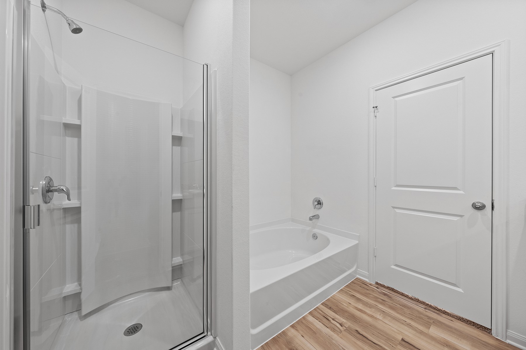 14520 Wahlbergs Way Elgin, TX 78621 - Photo 6 of 13 a bathroom with a bathtub
