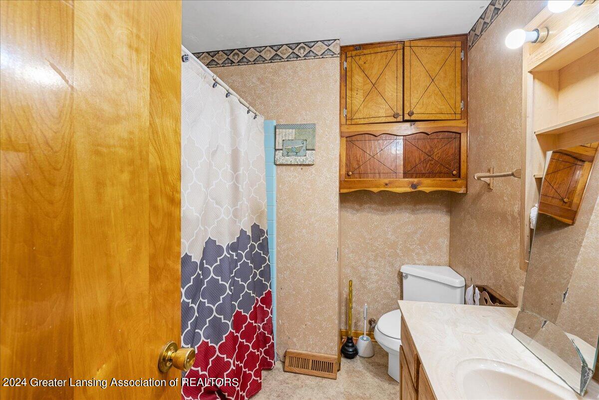 14351 Chandler Road Bath, MI 48808 - Photo 10 of 27 14-Media Jett - 14