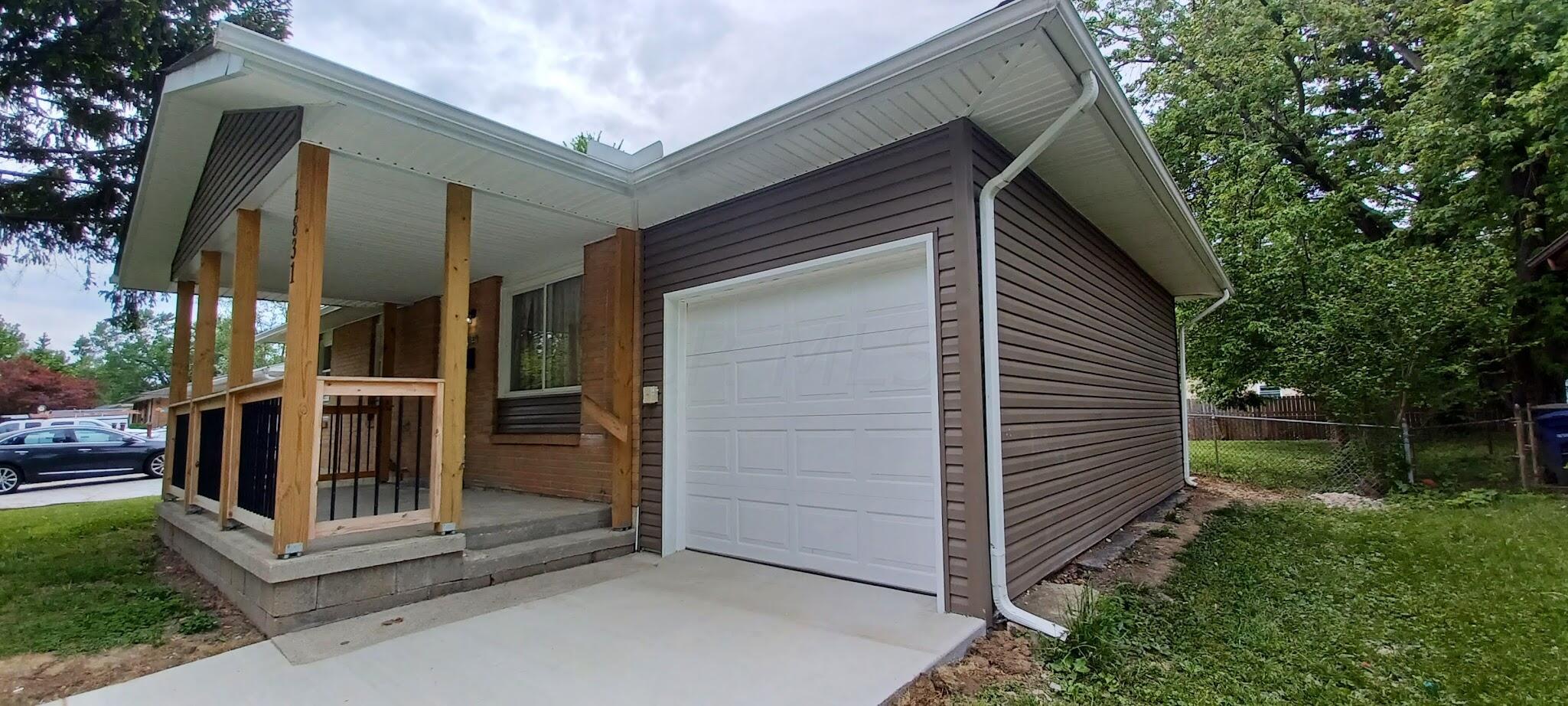 1831 Lonsdale Road Columbus, OH 43232 - Photo 2 of 24 Covered front porch
