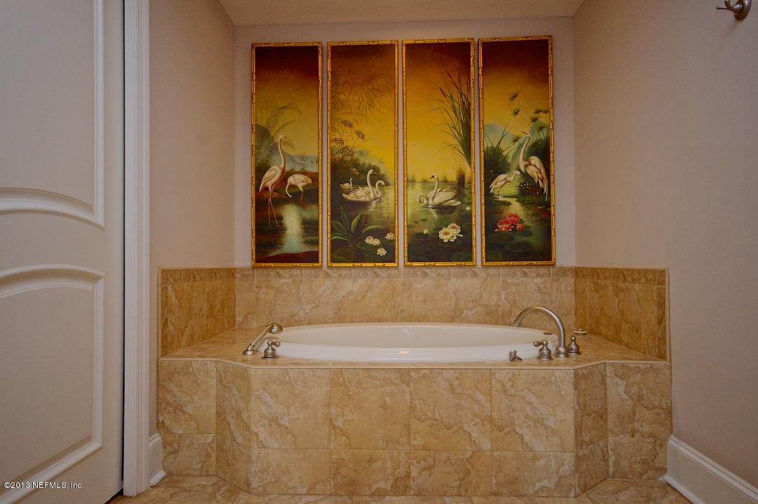 2358 Riverside Avenue, Unit 703 Jacksonville, FL 32204 - Photo 15 of 48 Jacuzzi Tub