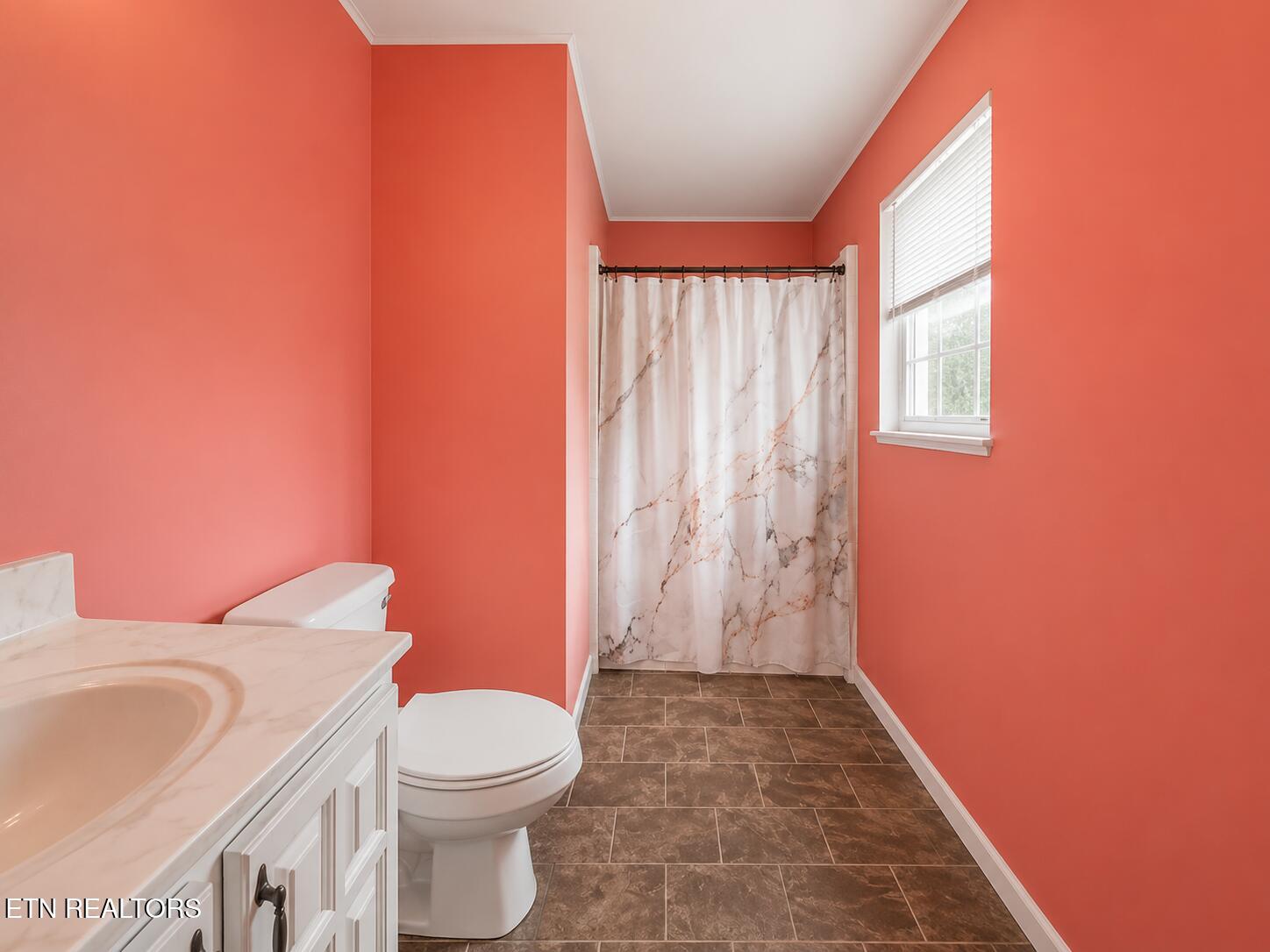 194 Meadowview Lane Decatur, TN 37322 - Photo 36 of 42 main bathroom