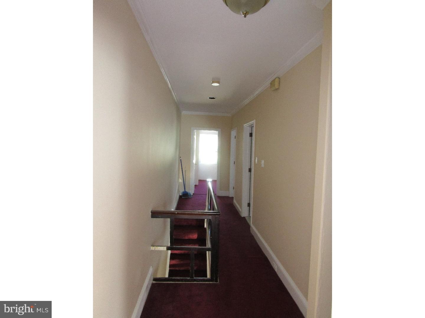 249 Rochelle Avenue Philadelphia, PA 19128 - Photo 16 of 20 Hallway