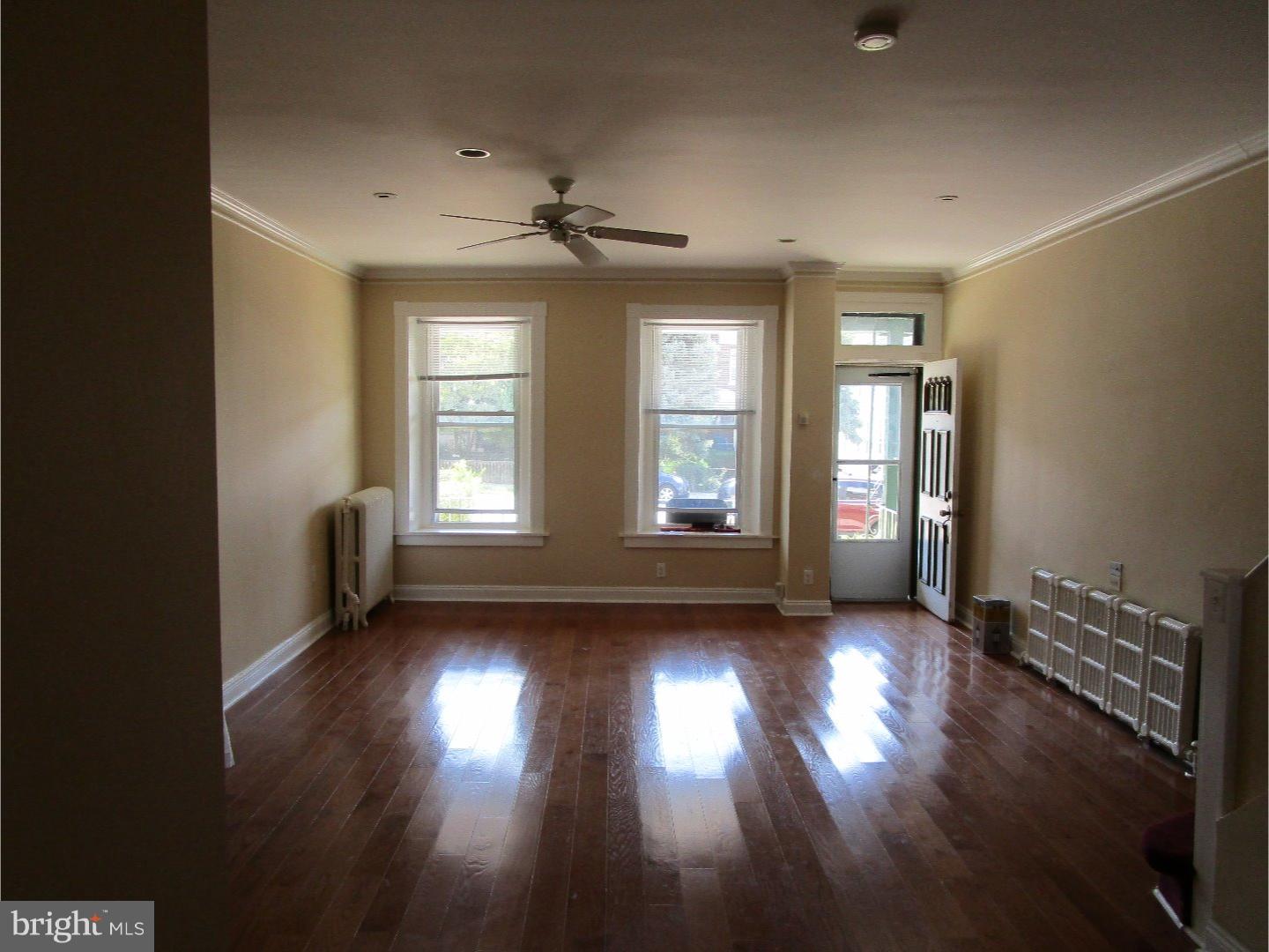 249 Rochelle Avenue Philadelphia, PA 19128 - Photo 3 of 20 Living Room