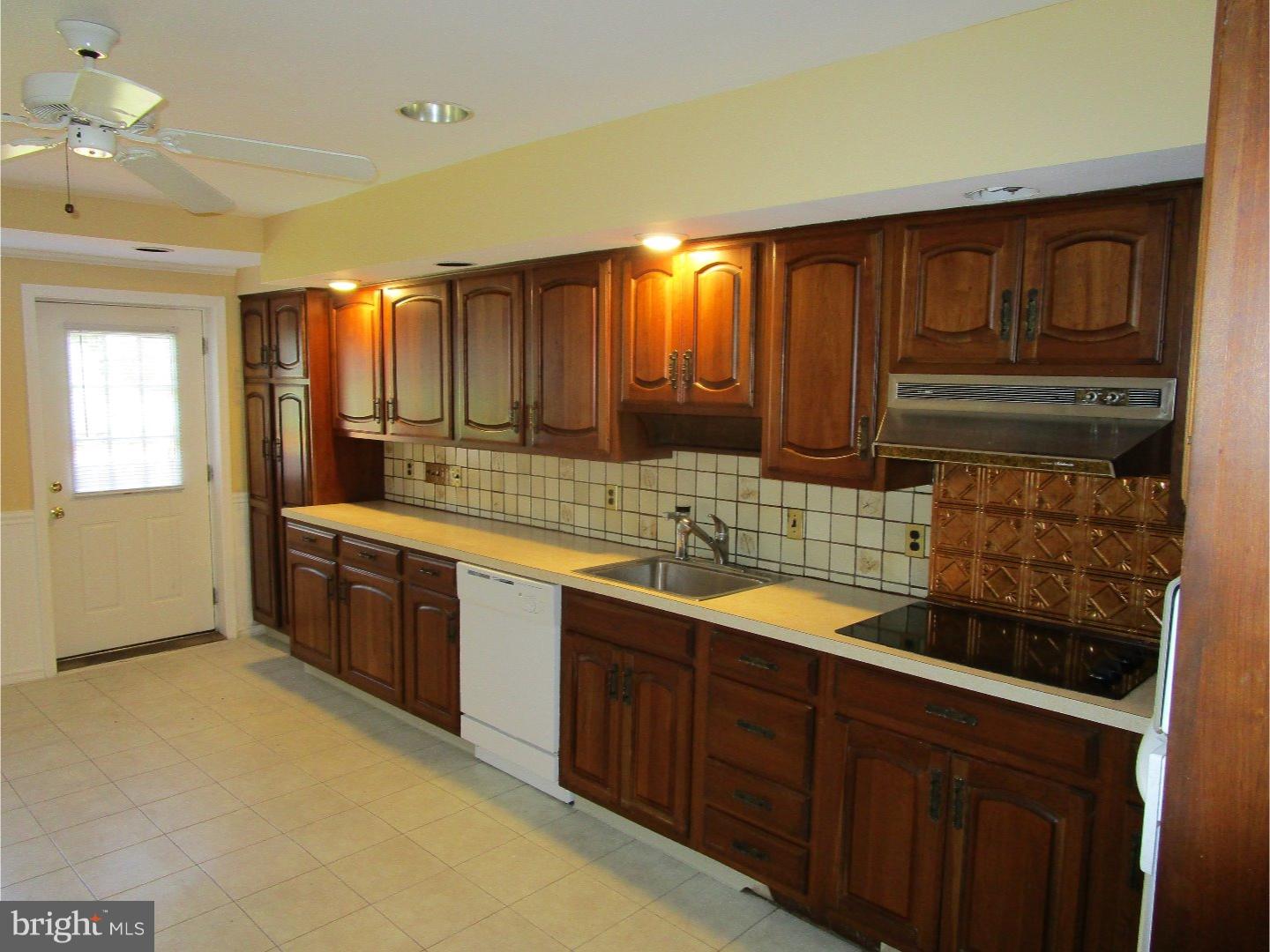 249 Rochelle Avenue Philadelphia, PA 19128 - Photo 6 of 20 Kitchen