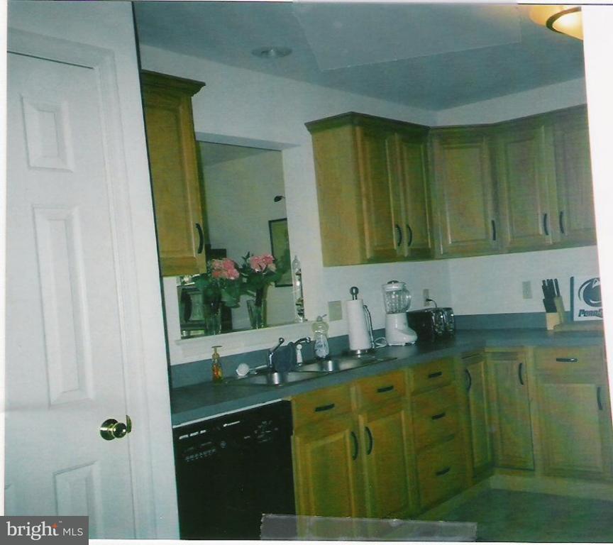 121 Sutherland Road Lancaster, PA 17603 - Photo 6 of 9 Gallery Image 6