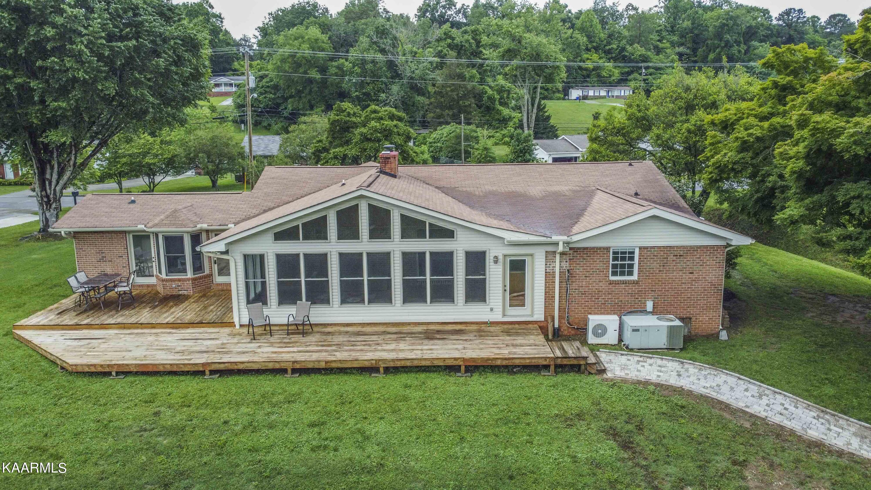 522 Riverside Drive Clinton, TN 37716 - Photo 5 of 40 BACK YARD -4