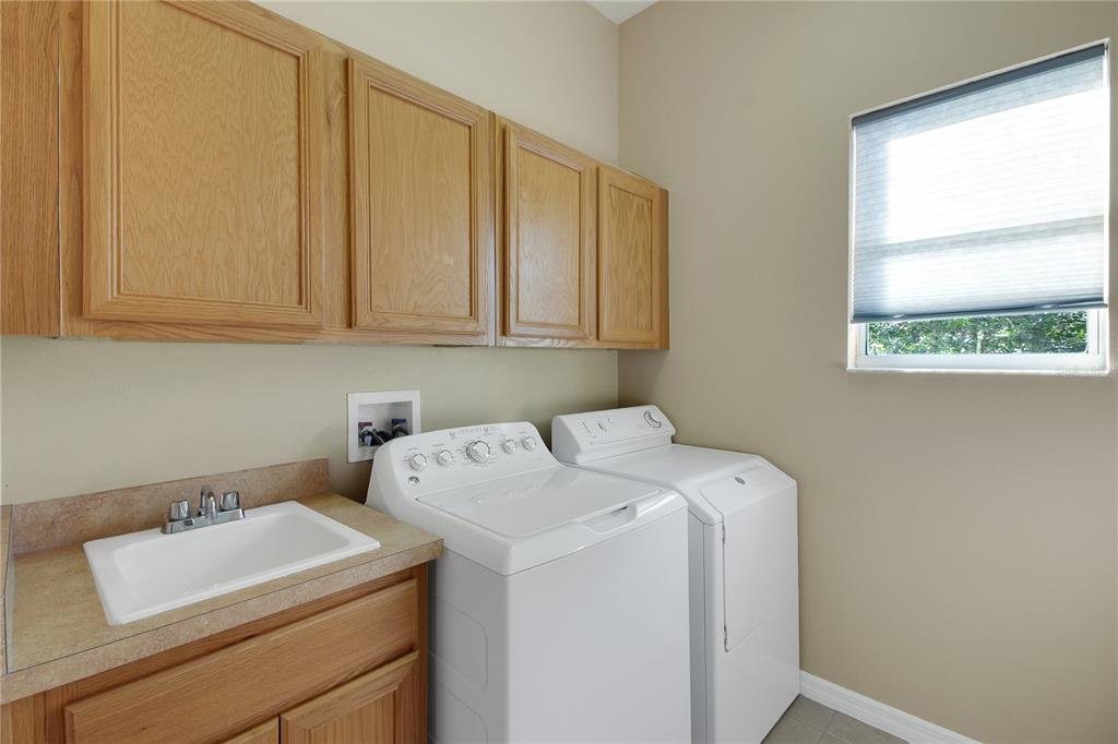 3715 Mulberry Grove Loop Leesburg, FL 34748 - Photo 43 of 48 a utility room with dryer and washer