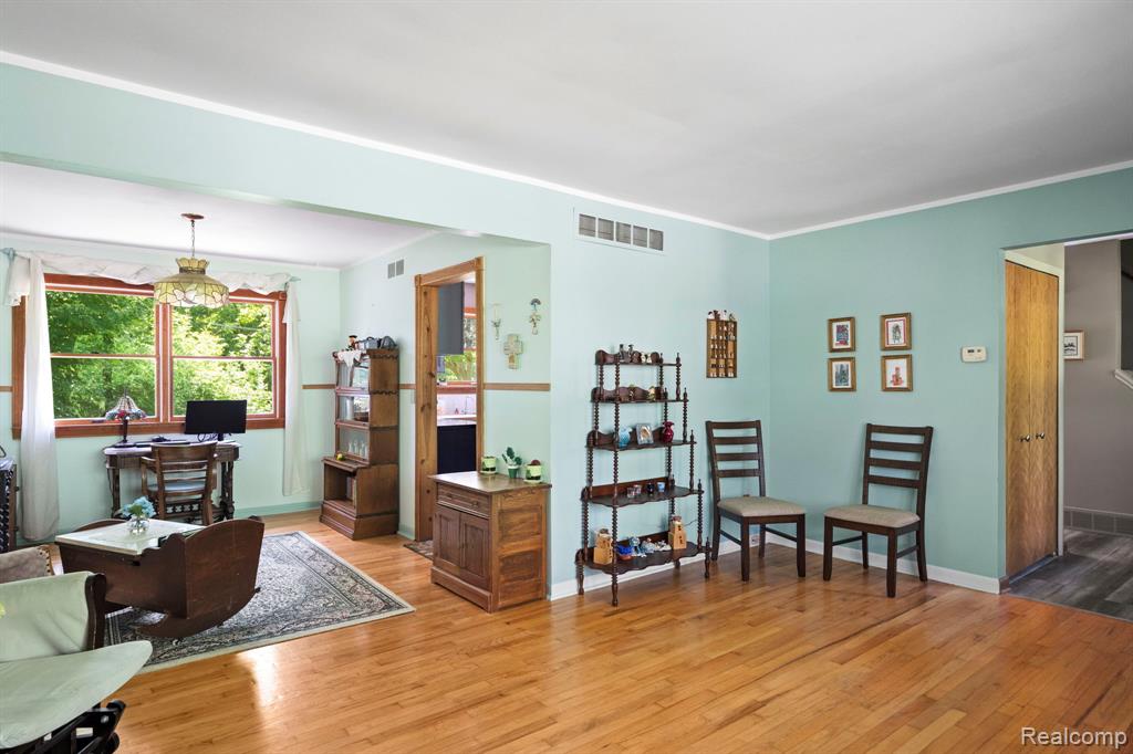 350 Mack Road Leonard, MI 48367 - Photo 6 of 46