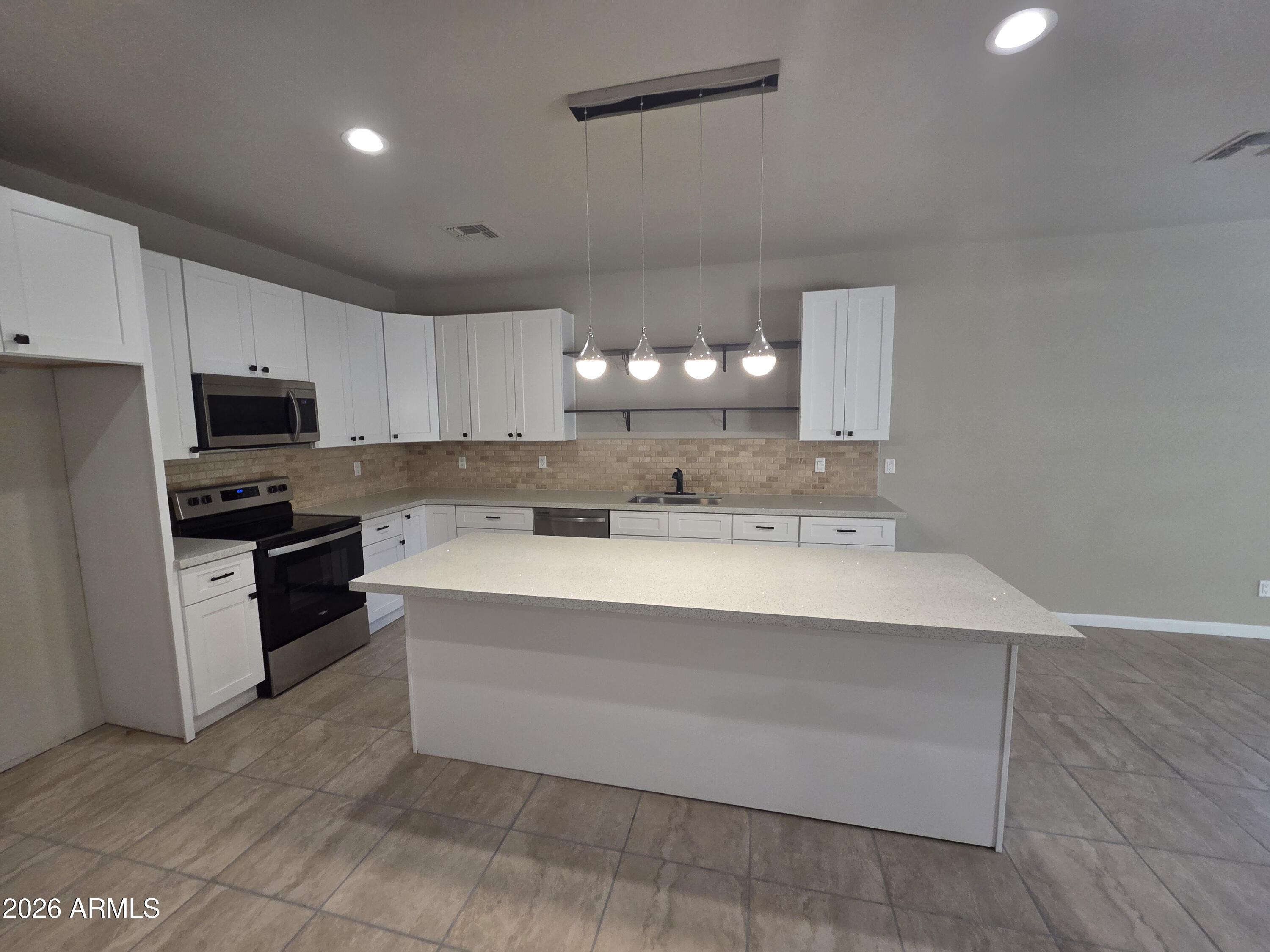 913 East Fremont Road, Unit 3 Phoenix, AZ 85042 - Photo 9 of 17 20260609_062713