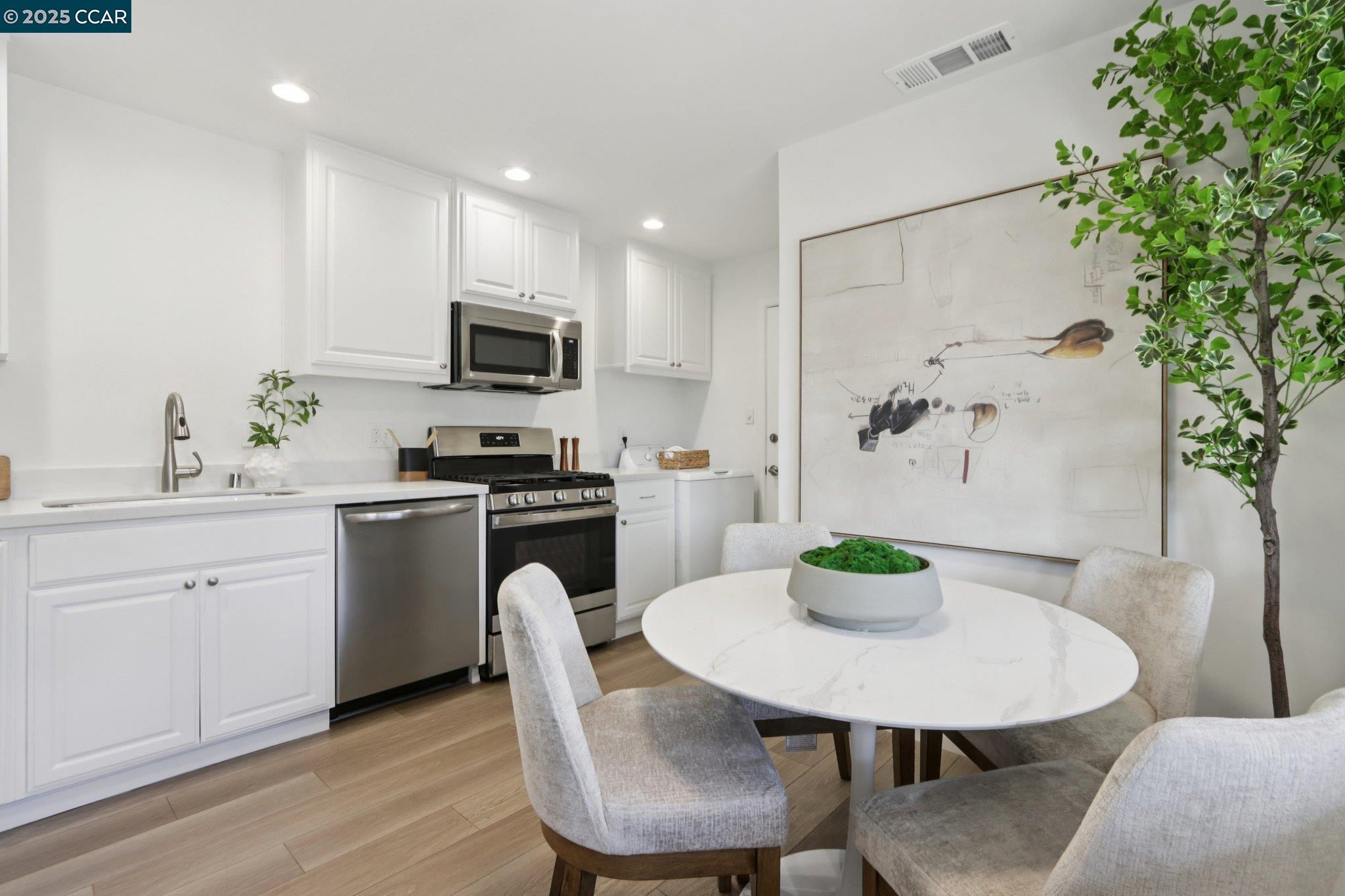 1467 Cape Cod Way Concord, CA 94521 - Photo 10 of 31