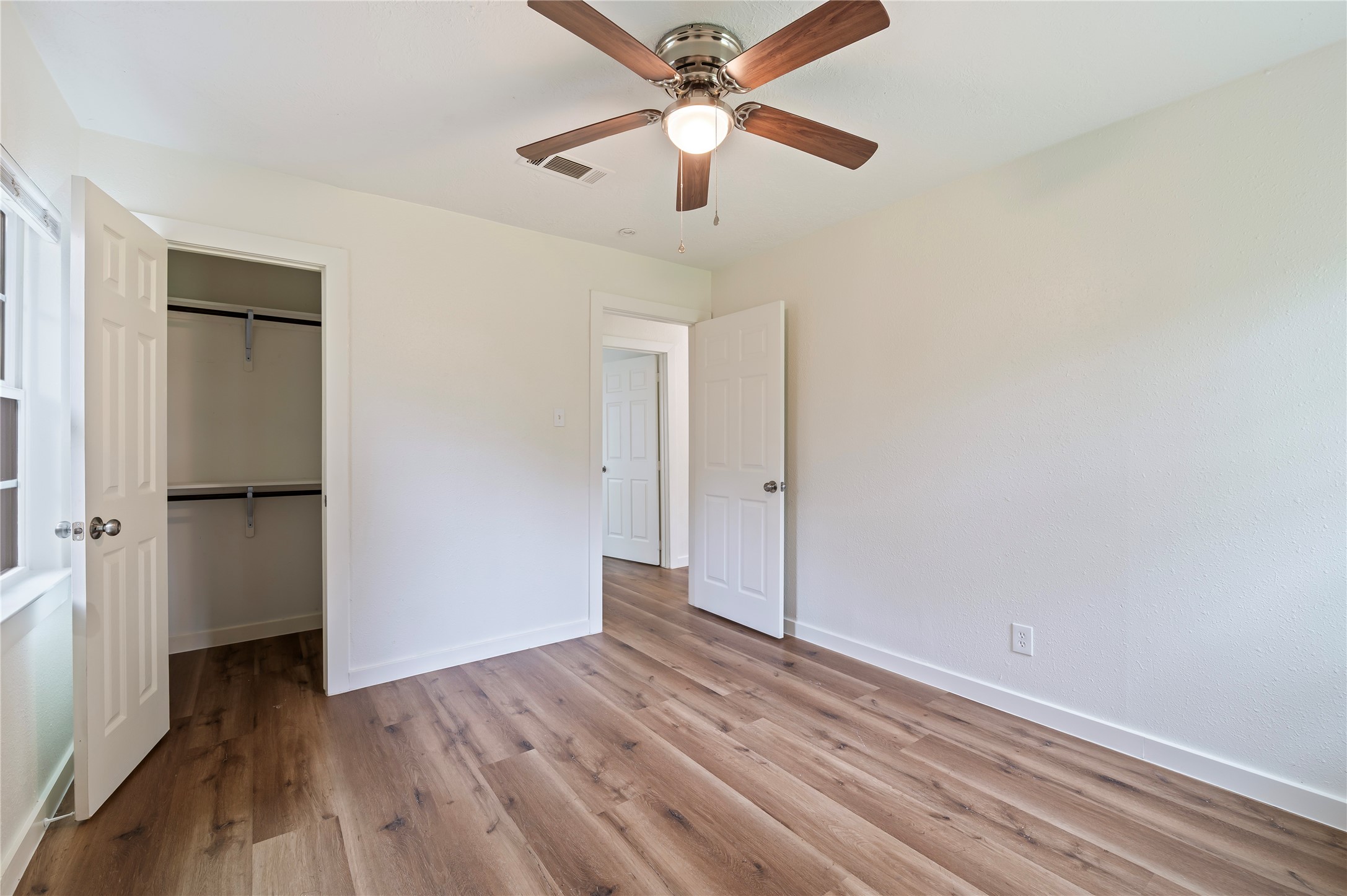 504 Burke Road Pasadena, TX 77506 - Photo 10 of 26
