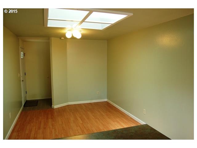 910 South South End Road Oregon City, OR 97045 - Photo 4 of 16 Kitchen/Nook