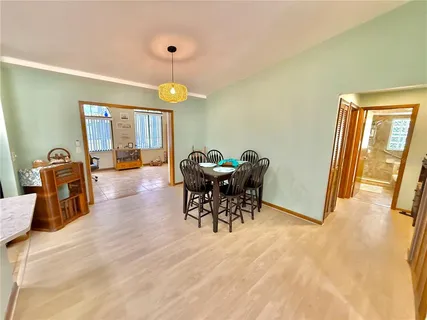 a view of livingroom with furniture