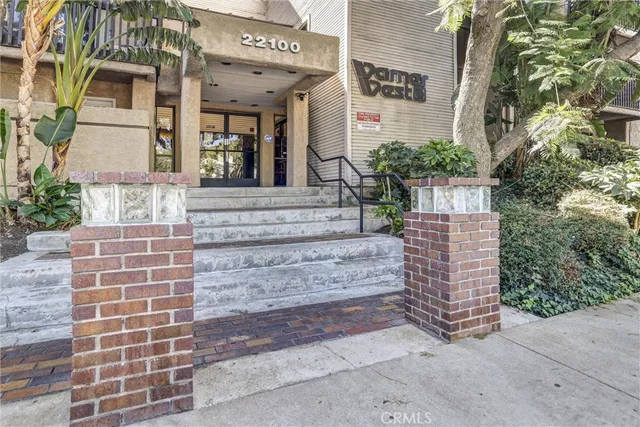 $2,450 | 22100 Burbank Boulevard, Unit 130C, Woodland Hills, CA 91367