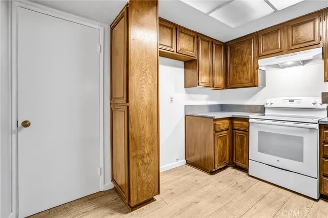 $2,450 | 22100 Burbank Boulevard, Unit 130C, Woodland Hills, CA 91367