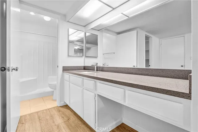 $2,450 | 22100 Burbank Boulevard, Unit 130C, Woodland Hills, CA 91367