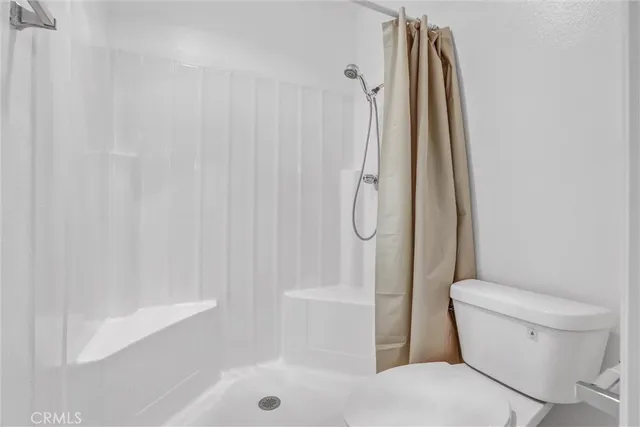 $2,450 | 22100 Burbank Boulevard, Unit 130C, Woodland Hills, CA 91367