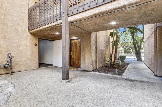 $2,450 | 22100 Burbank Boulevard, Unit 130C, Woodland Hills, CA 91367