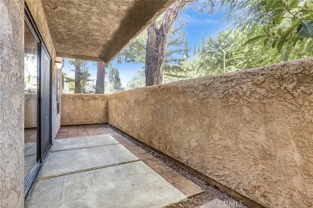 $2,450 | 22100 Burbank Boulevard, Unit 130C, Woodland Hills, CA 91367