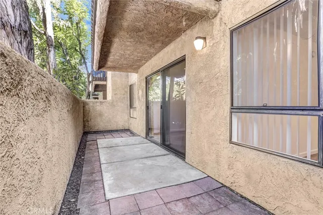 $2,450 | 22100 Burbank Boulevard, Unit 130C, Woodland Hills, CA 91367