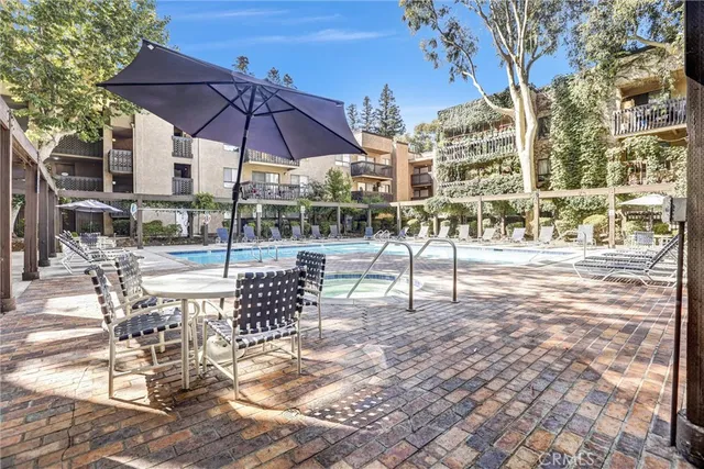 $2,450 | 22100 Burbank Boulevard, Unit 130C, Woodland Hills, CA 91367