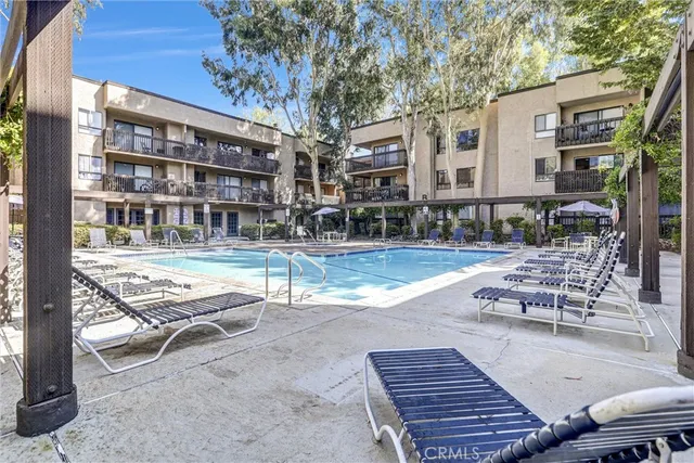$2,450 | 22100 Burbank Boulevard, Unit 130C, Woodland Hills, CA 91367