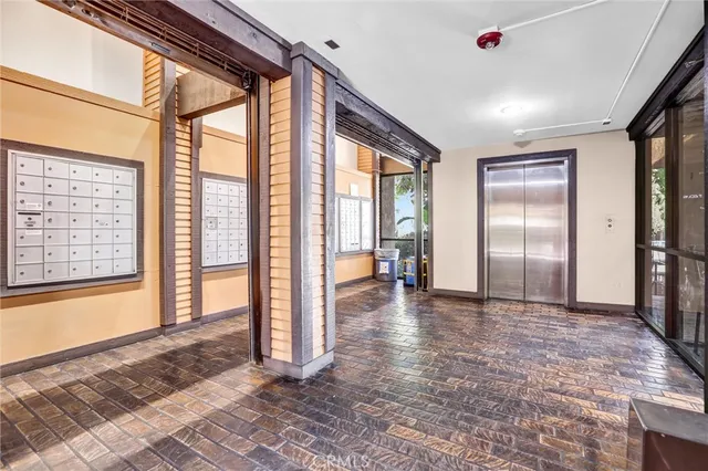 $2,450 | 22100 Burbank Boulevard, Unit 130C, Woodland Hills, CA 91367