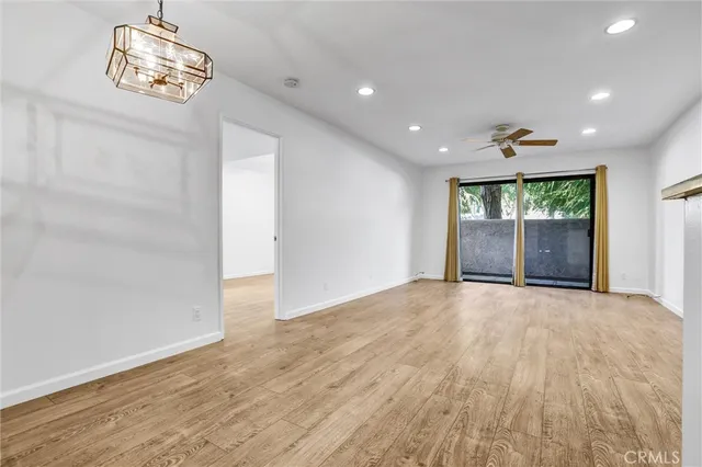 $2,450 | 22100 Burbank Boulevard, Unit 130C, Woodland Hills, CA 91367