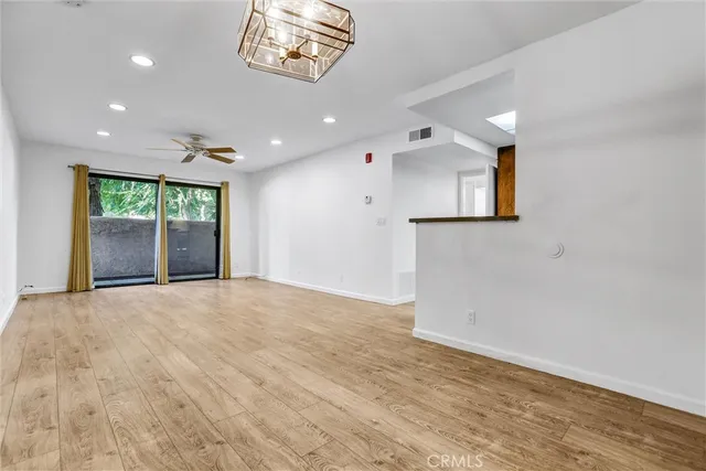 $2,450 | 22100 Burbank Boulevard, Unit 130C, Woodland Hills, CA 91367