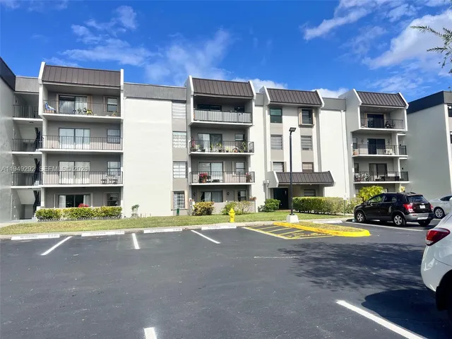 $275,000 | 10431 North Kendall Drive, Unit D314, Miami, FL 33176