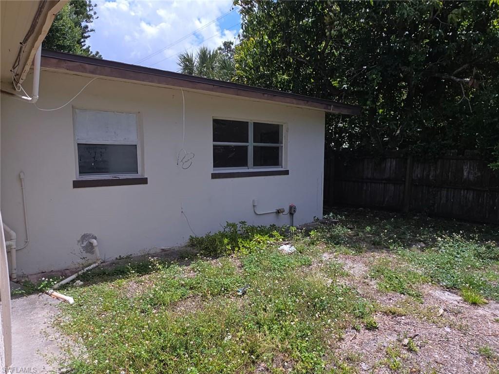 2103 Unity Avenue Fort Myers, FL 33901 - Photo 30 of 40 a backyard of a house with lots of green space