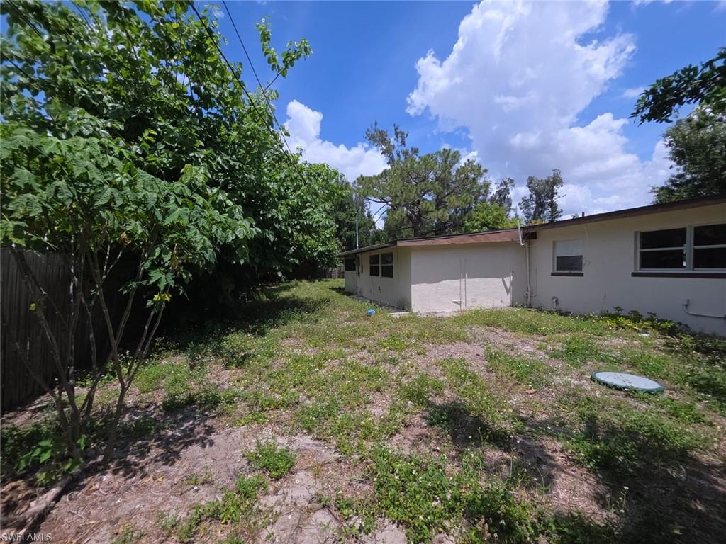 2103 Unity Avenue Fort Myers, FL 33901 - Photo 35 of 40 a backyard of a house with lots of green space