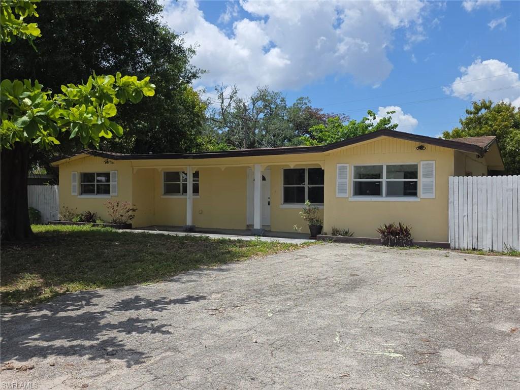2103 Unity Avenue Fort Myers, FL 33901 - Photo 36 of 40 a view of a house with backyard and garden