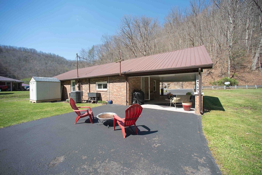 11432 Slate Creek Road Grundy, VA 24614 - Photo 15 of 25 Gallery Image 15
